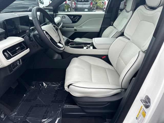 New 2026 Lincoln Aviator Black Label w/ Jet Appearance Package AWD/4WD image 10