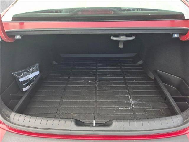 Used 2023 Hyundai Elantra Limited w/ Preferred Accessory Package FWD image 17