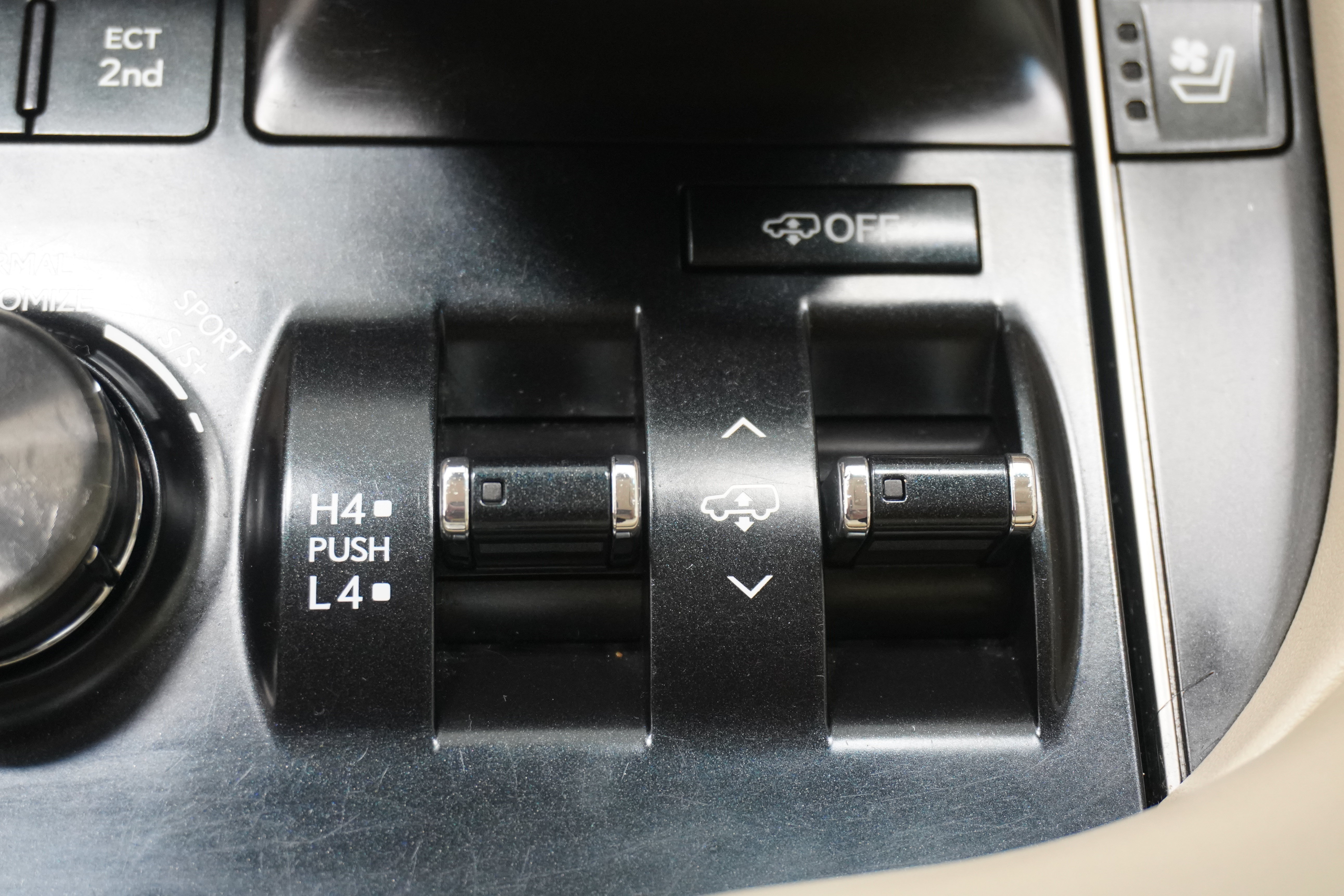Used 2019 Lexus LX 570 4WD w/ Luxury Package image 31
