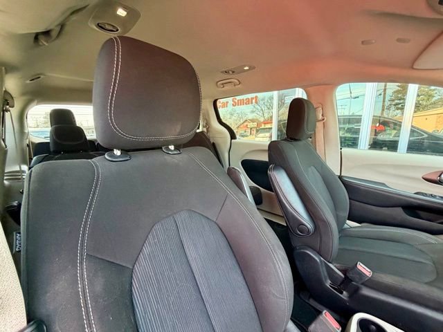 Used 2023 Chrysler Voyager LX image 24
