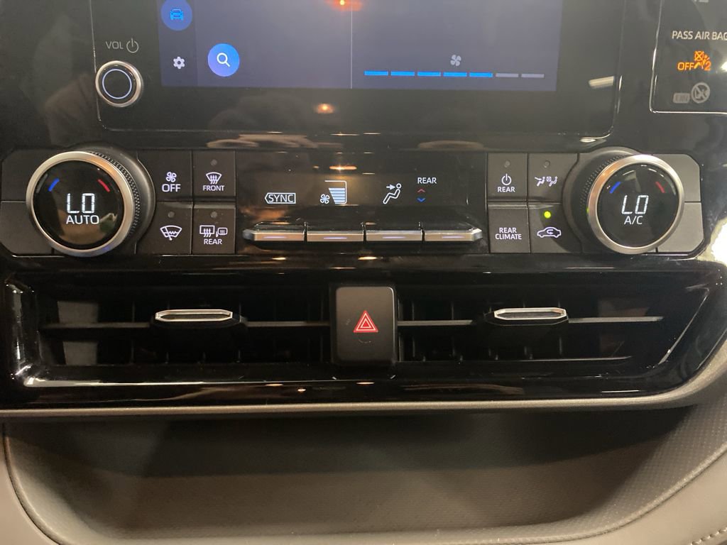 Used 2023 Toyota Highlander L image 27