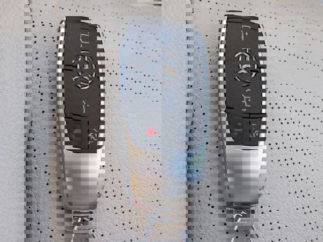 Used 2025 Mercedes-Benz GLE 350 4MATIC image 30