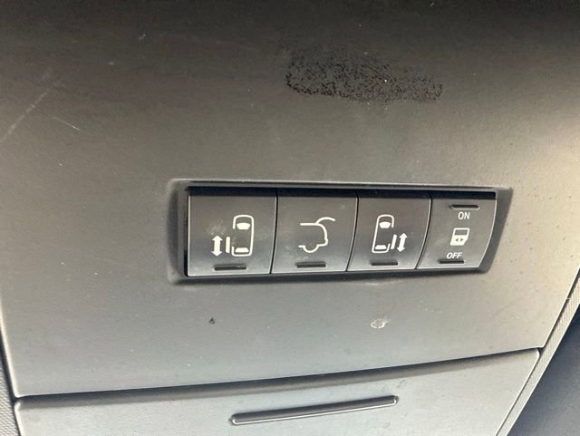 Used 2016 Dodge Grand Caravan SXT FWD image 24