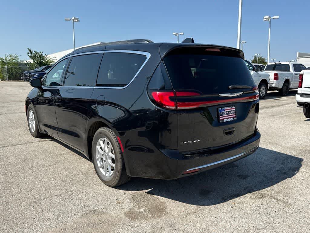 Used 2022 Chrysler Pacifica Touring-L FWD image 3