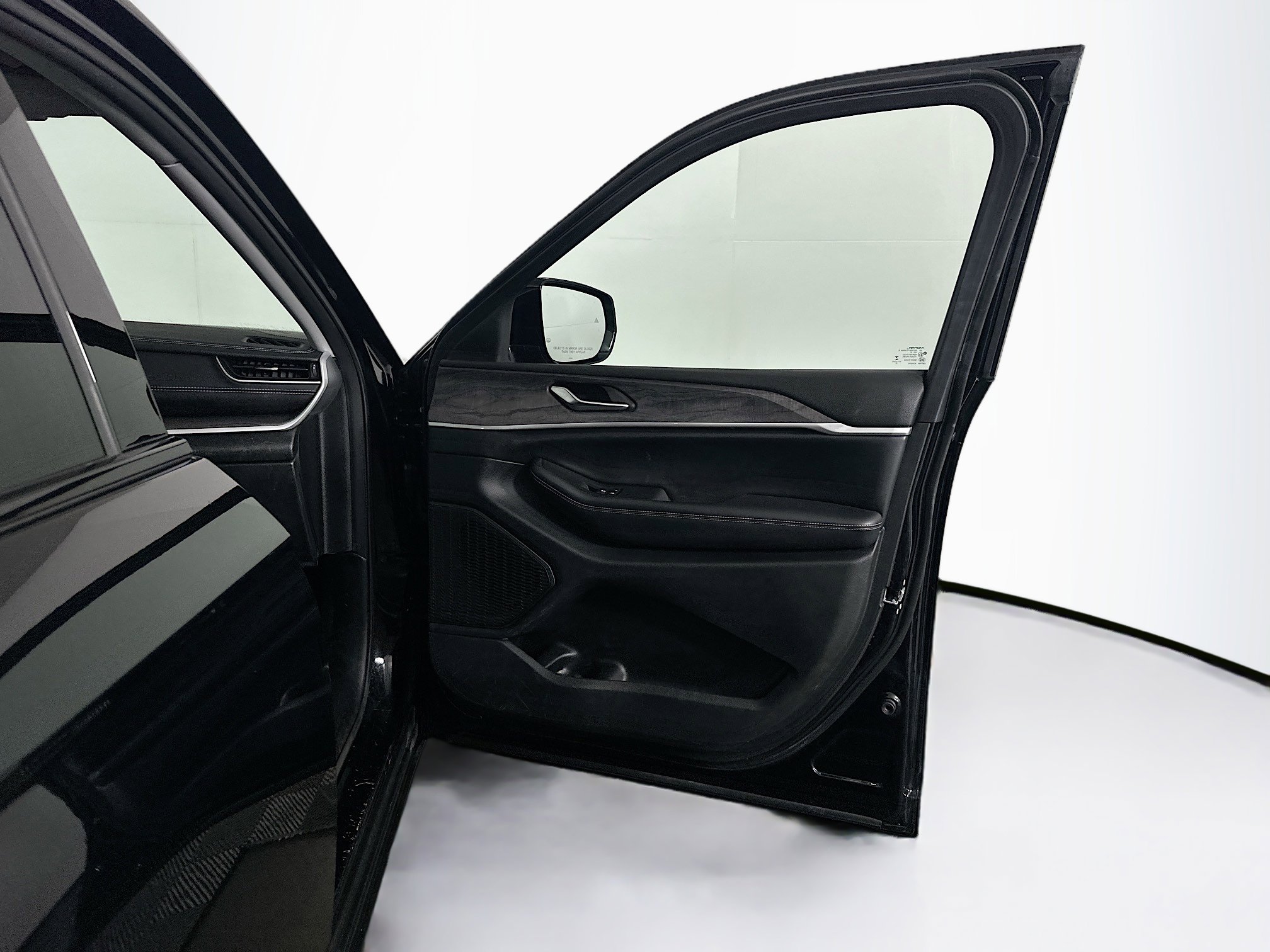 Used 2023 Jeep Grand Cherokee Limited image 33