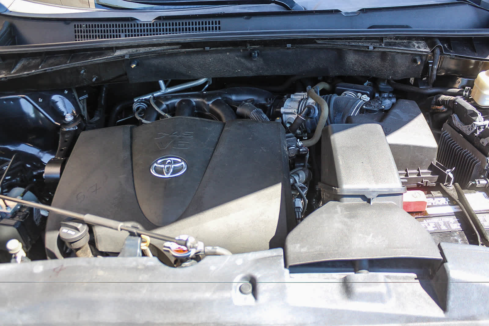Used 2019 Toyota Highlander XLE FWD image 35