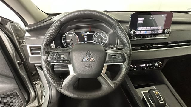 Used 2022 Mitsubishi Outlander ES AWD/4WD image 14