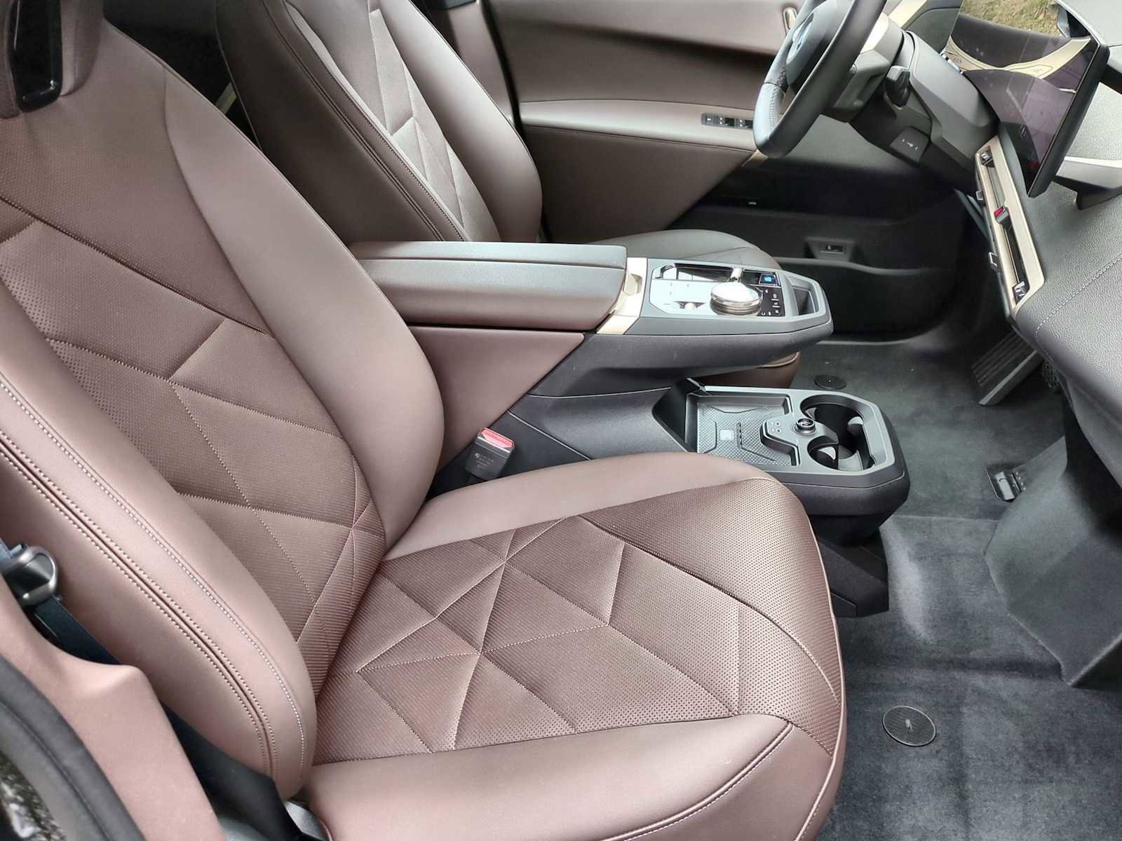 Used 2025 BMW iX xDrive50 image 23