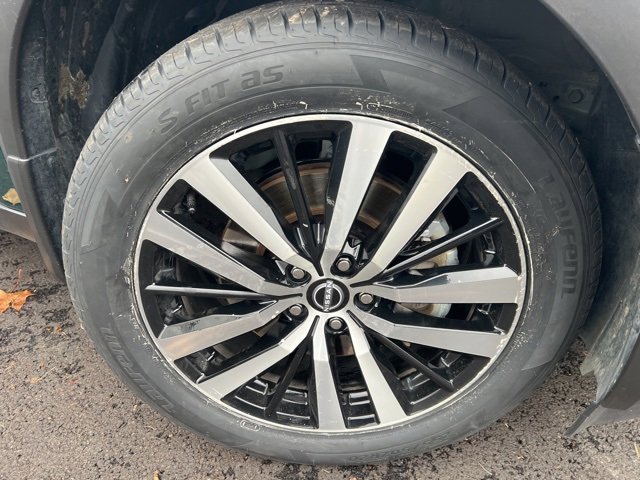 Used 2024 Nissan Pathfinder Platinum image 10