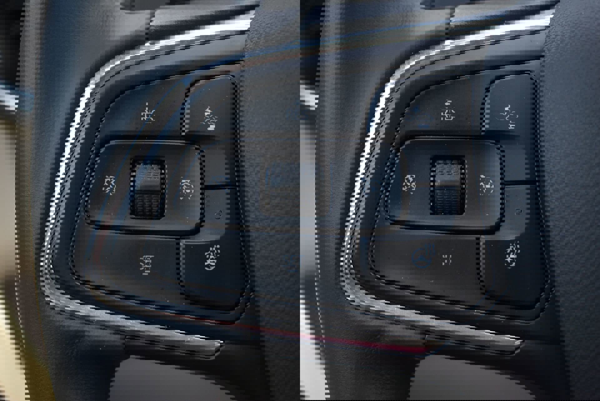 Used 2023 Buick Envision Essence AWD/4WD image 20