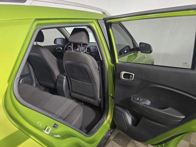 Used 2023 Hyundai Venue SEL image 15