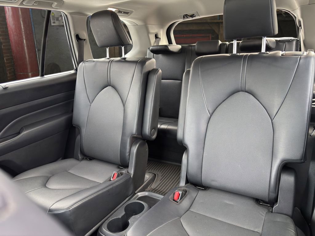 Used 2022 Toyota Sienna XLE Woodland Edition AWD/4WD image 12
