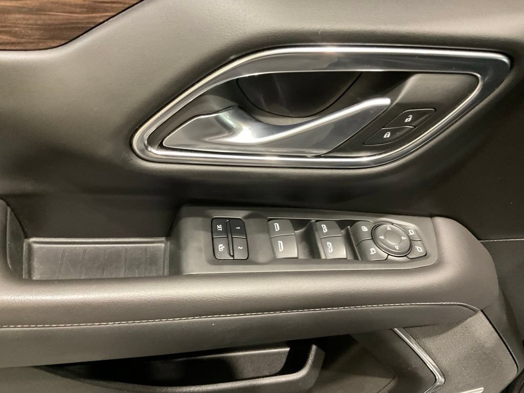 Used 2022 Chevrolet Tahoe Z71 w/ Luxury Package AWD/4WD image 8