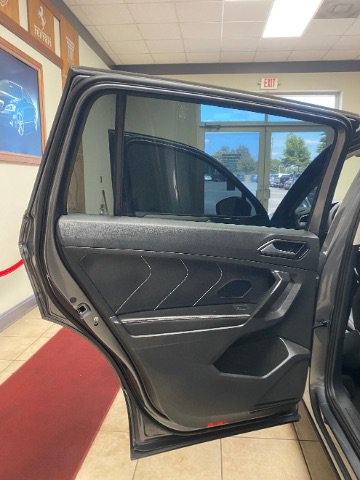 Used 2023 Volkswagen Tiguan SE FWD image 10