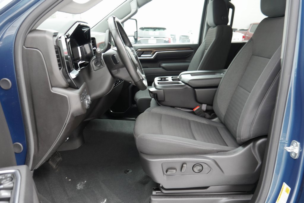 Used 2025 Chevrolet Silverado 2500 LT w/ Convenience Package image 8