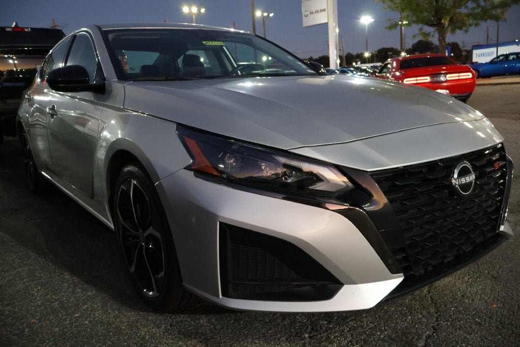 Used 2024 Nissan Altima 2.5 SR FWD image 1