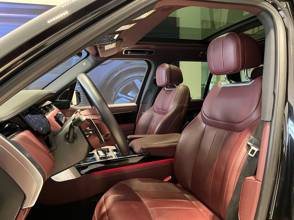 Used 2025 Land Rover Range Rover SE image 16