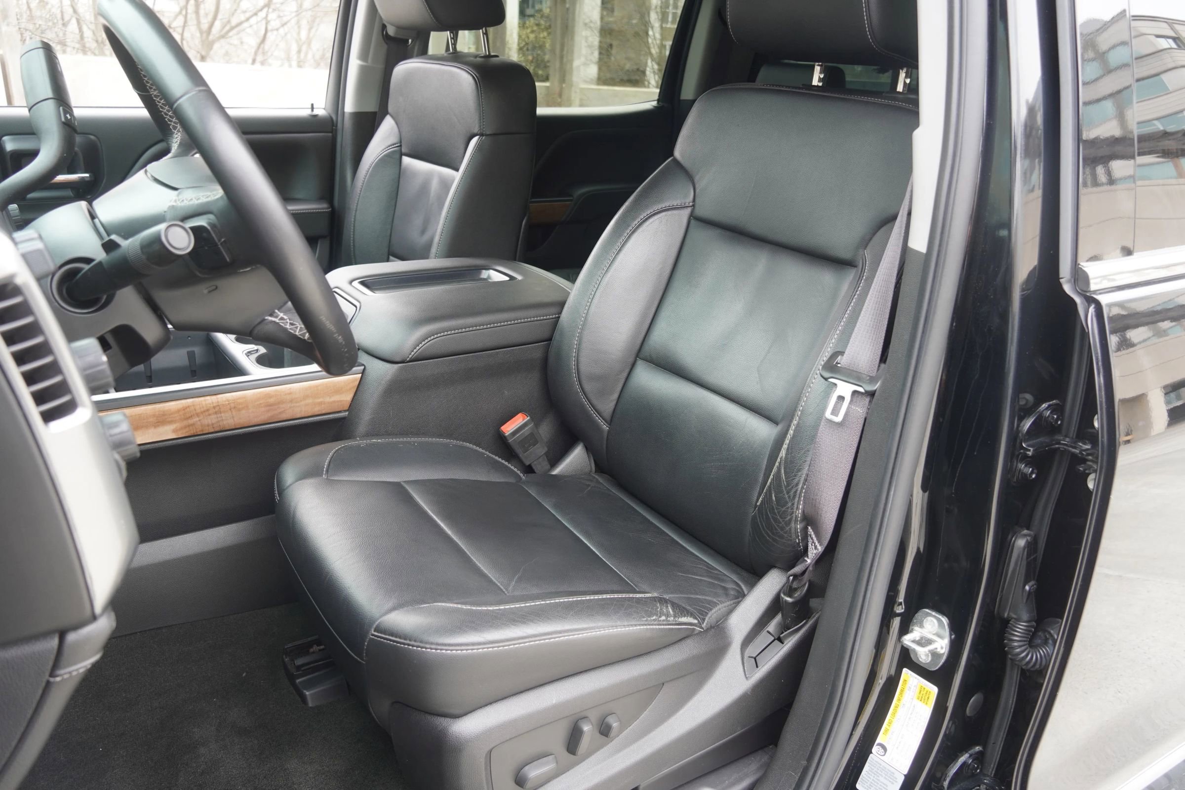 Used 2015 Chevrolet Silverado 1500 LTZ AWD/4WD image 25