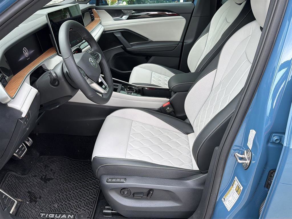 Used 2026 Volkswagen Tiguan SEL R-Line AWD/4WD image 12