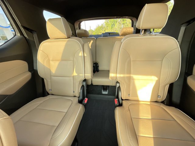 Used 2023 Chevrolet Traverse Premier FWD image 16