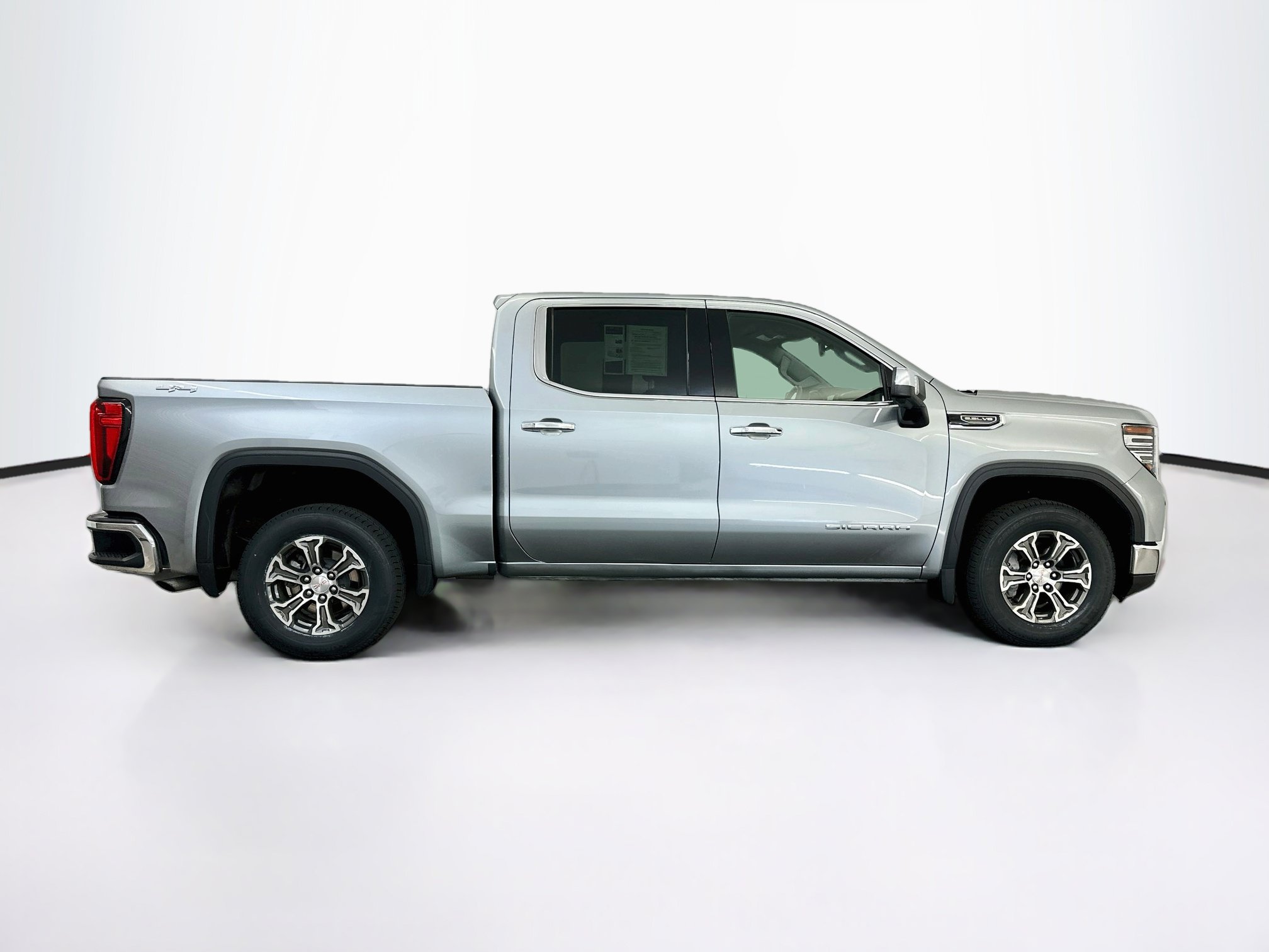 Used 2025 GMC Sierra 1500 SLT AWD/4WD image 10