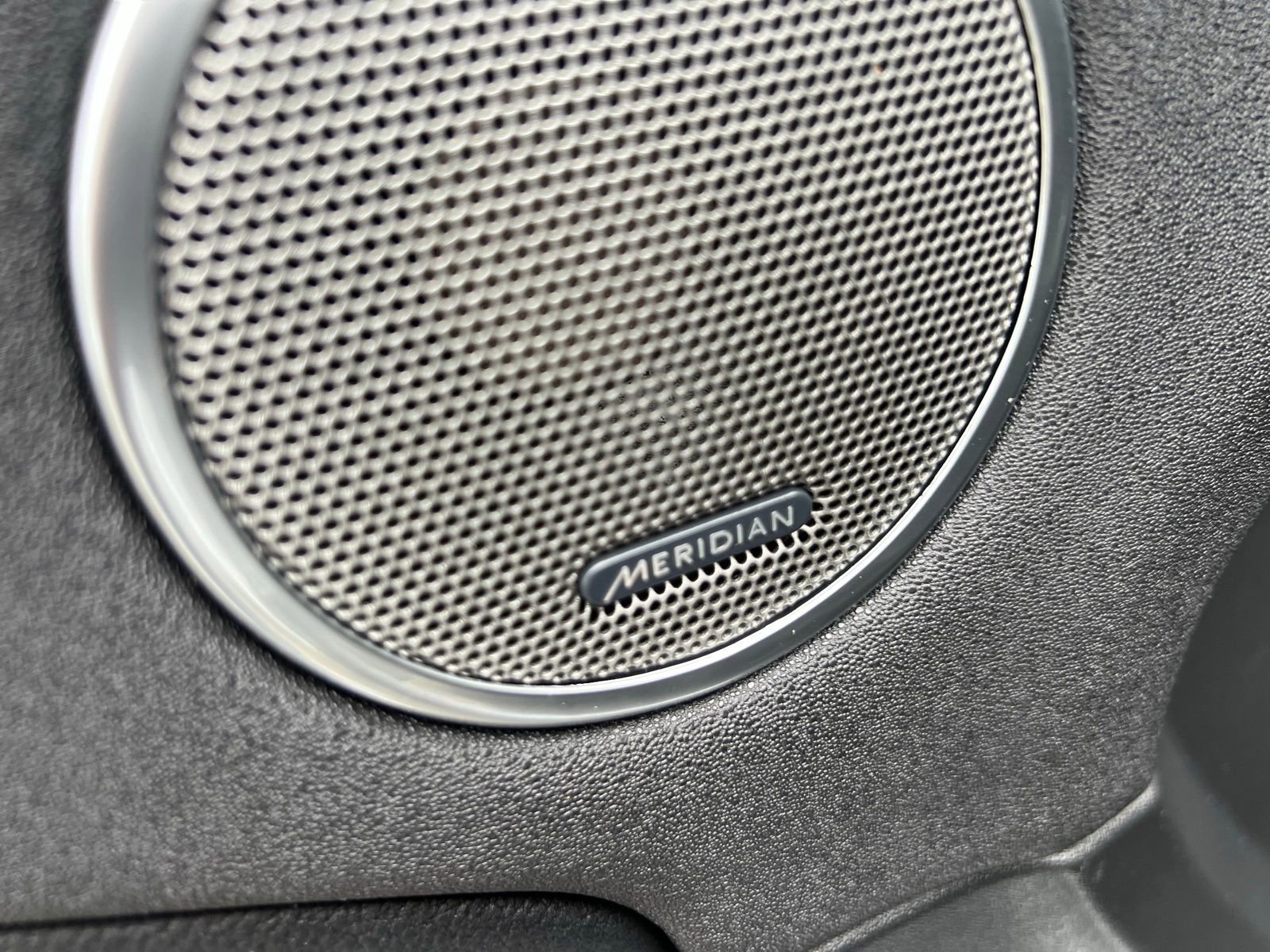 Used 2018 Land Rover Range Rover Evoque SE Premium image 19