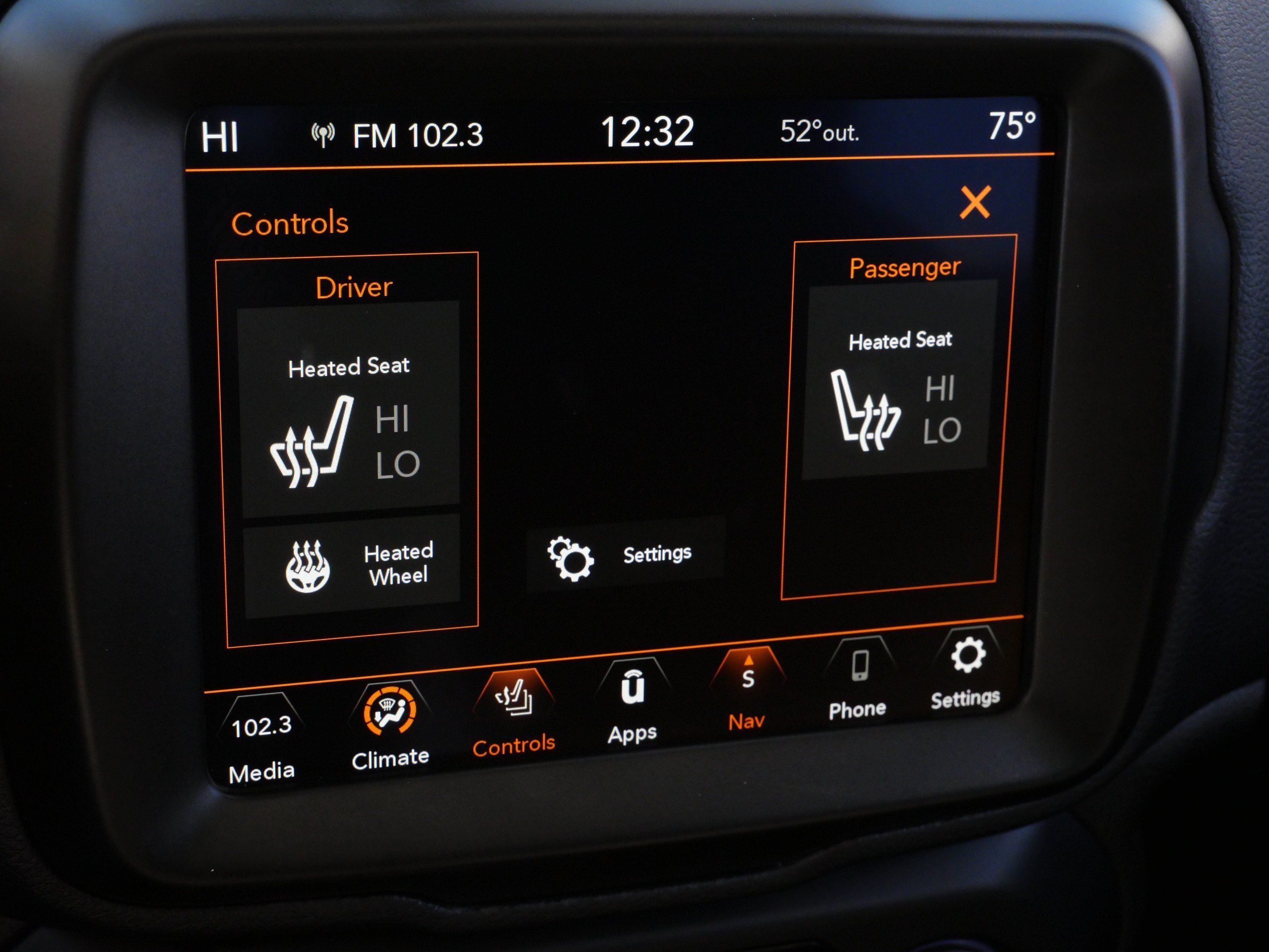 Used 2023 Jeep Renegade Latitude w/ Sun/Sound Group AWD/4WD image 28