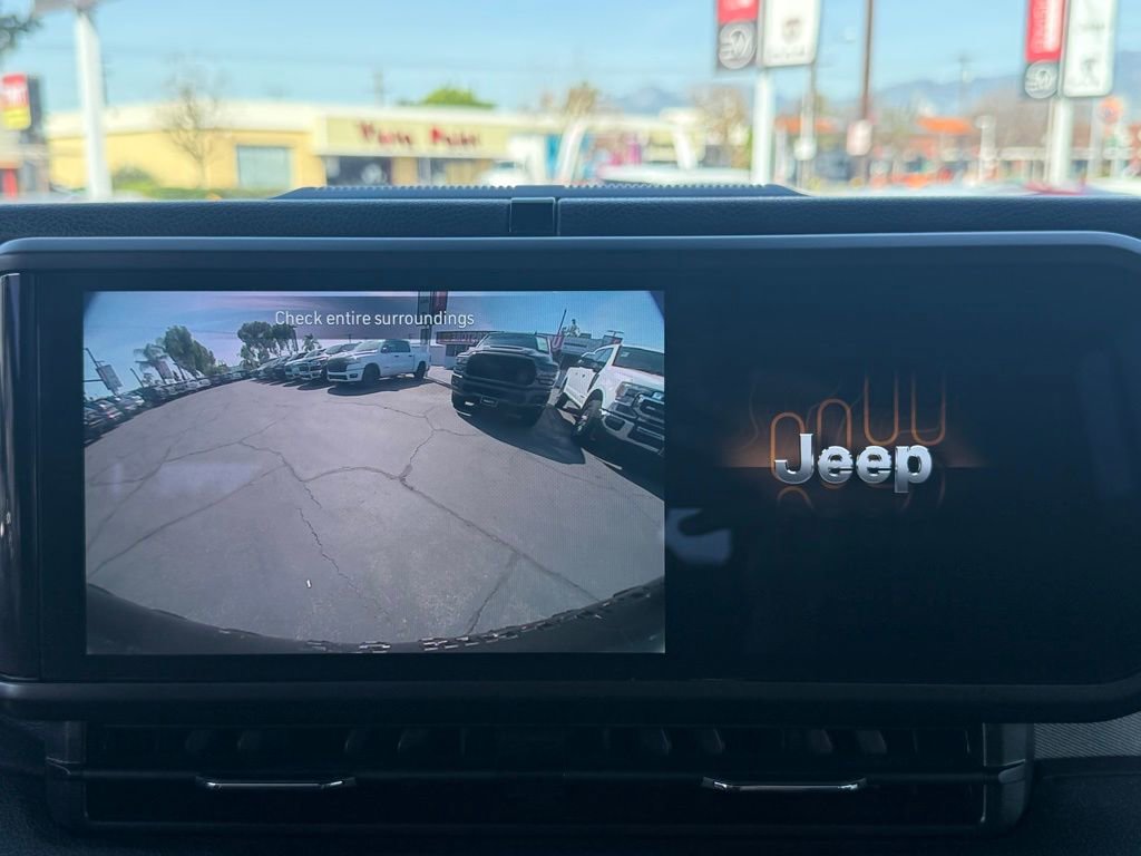 Used 2025 Jeep Wrangler Willys image 31