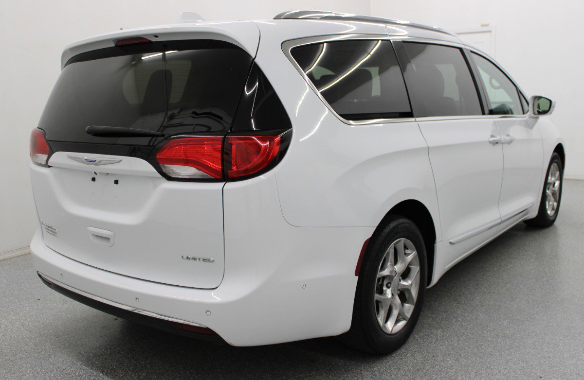 Used 2018 Chrysler Pacifica Limited w/ Advanced Safetytec Group FWD image 5