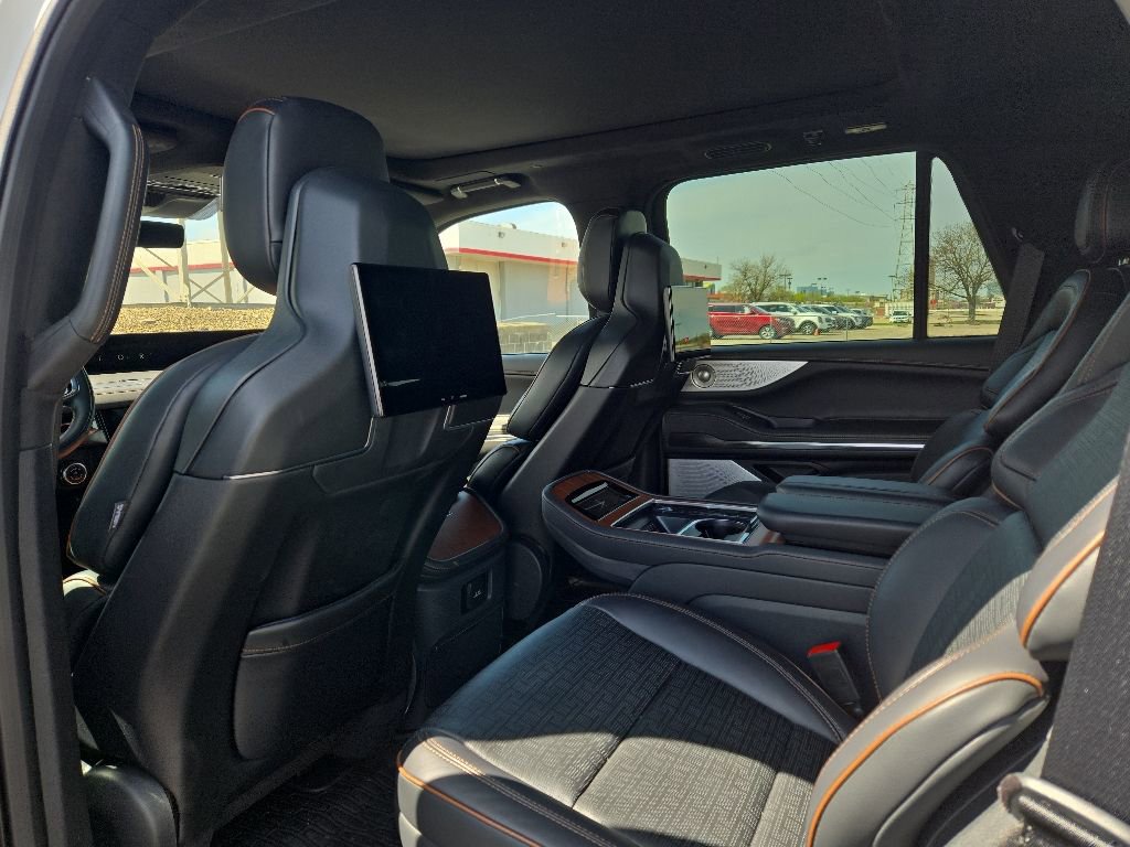 Used 2025 Lincoln Navigator Black Label AWD/4WD image 26