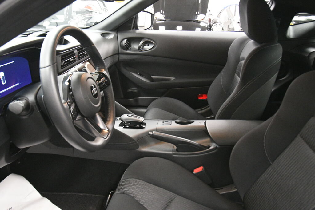 Used 2025 Nissan Z Sport w/ Floor Mat Package RWD image 19