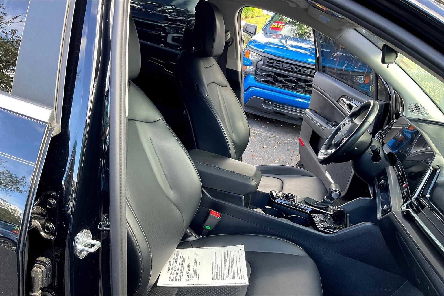 Used 2023 Kia Sportage EX image 7