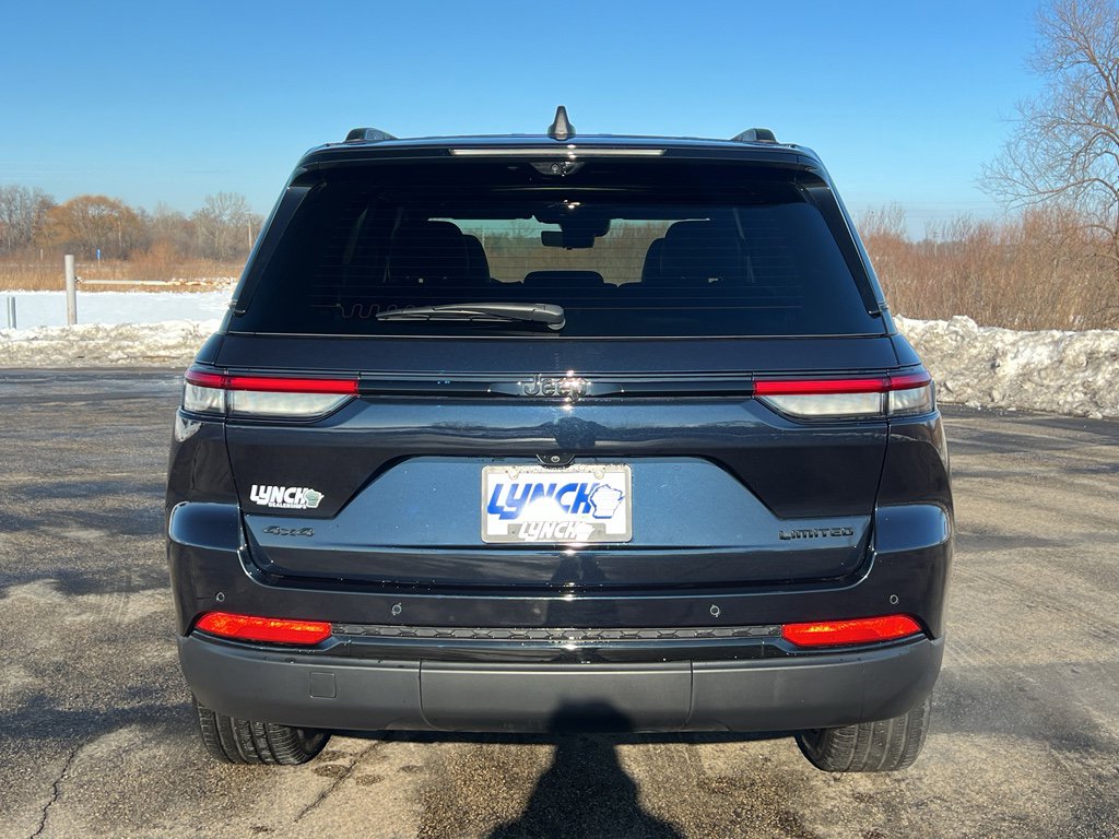 Used 2024 Jeep Grand Cherokee Limited w/ Luxury Tech Group II image 3
