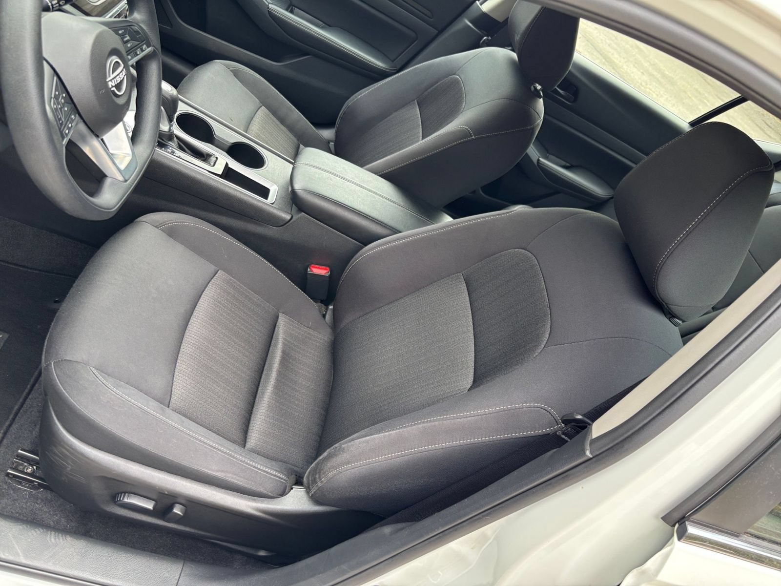 Used 2025 Nissan Altima 2.5 SV FWD image 31