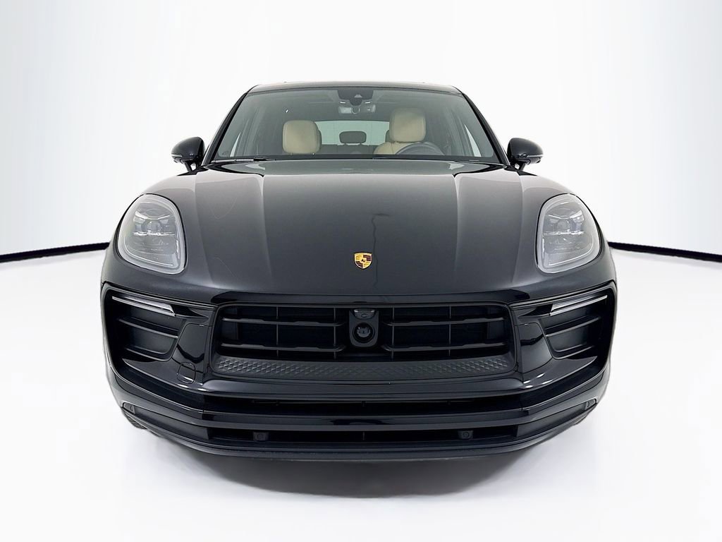 Certified 2025 Porsche Macan image 6