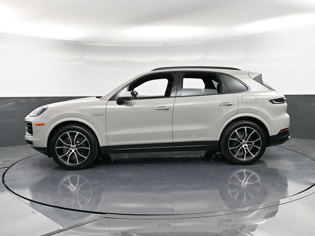 Certified 2026 Porsche Cayenne E-Hybrid AWD/4WD image 2