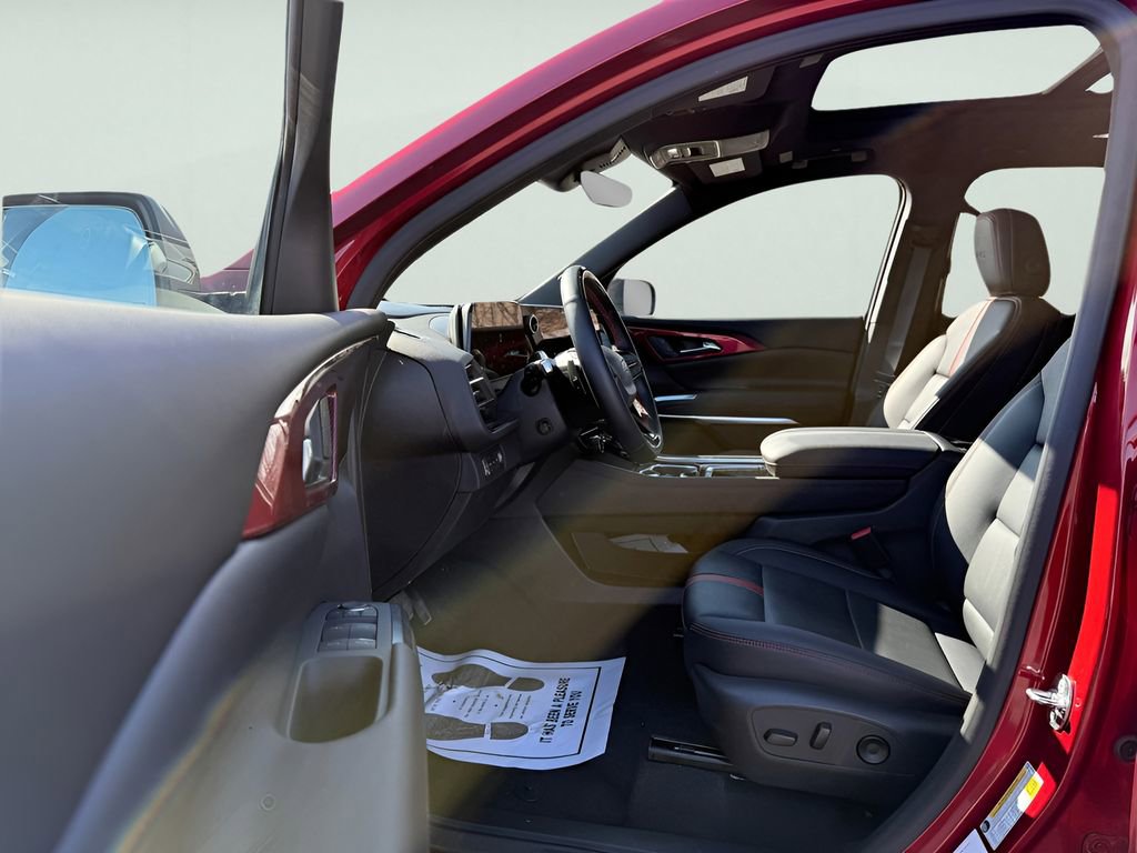 Used 2025 Chevrolet Traverse RS w/ LPO, Floor Liner Package AWD/4WD image 29