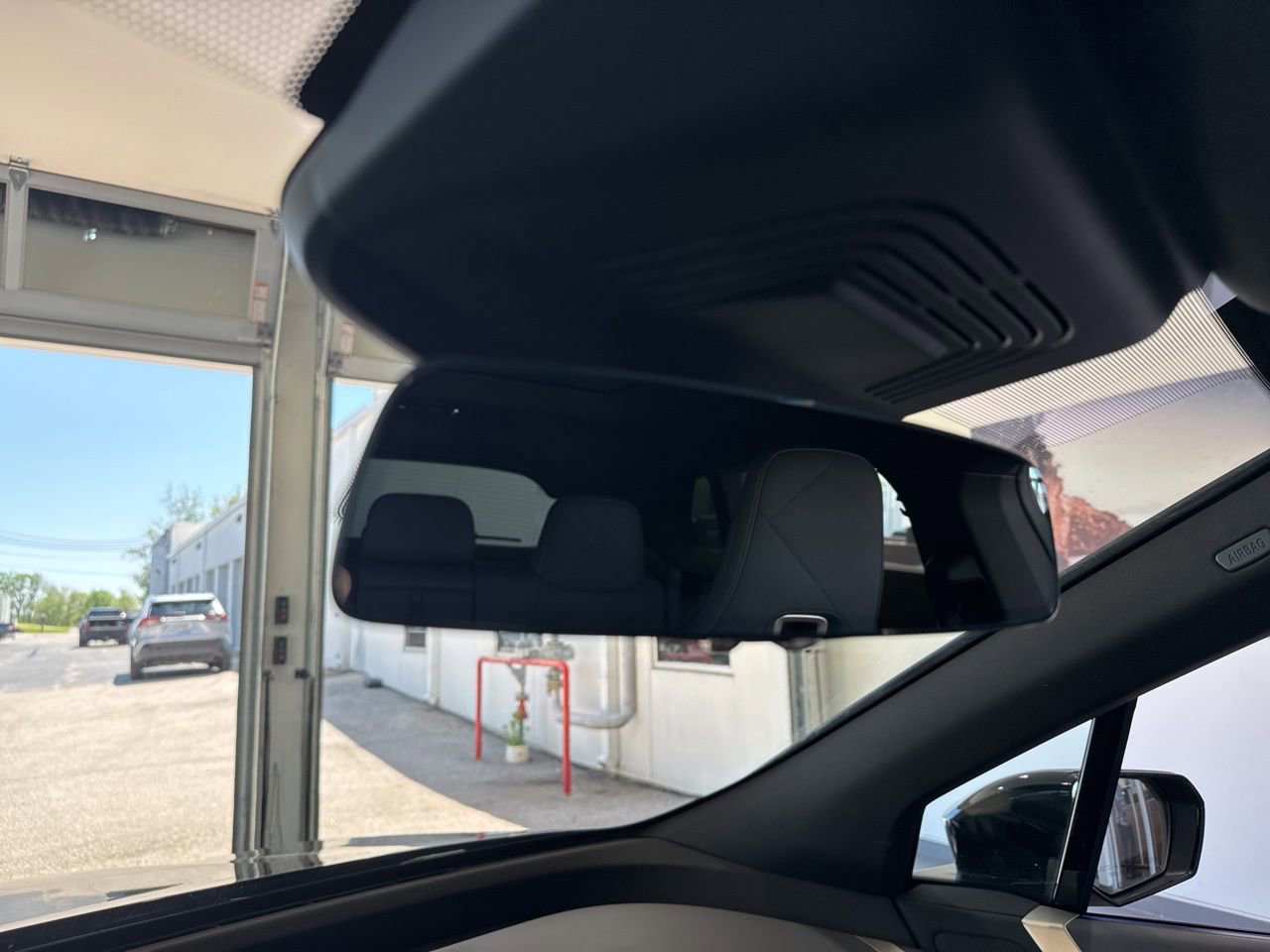 Used 2024 BMW iX xDrive50 w/ Sport Package image 33