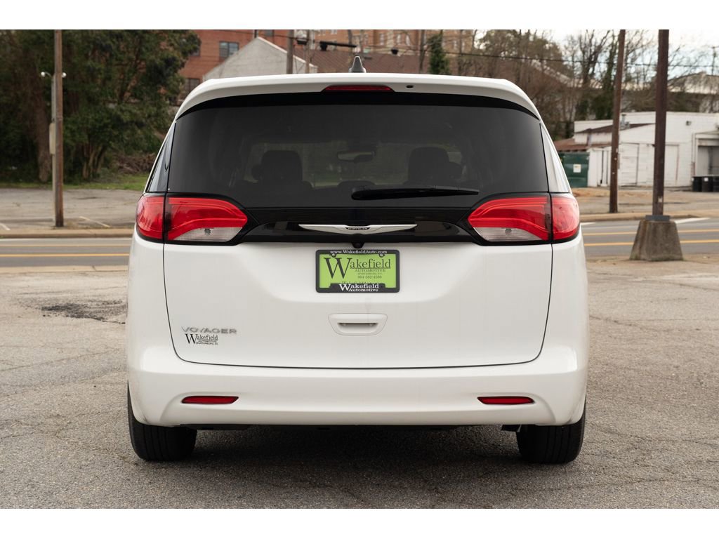 Used 2023 Chrysler Voyager LX image 7