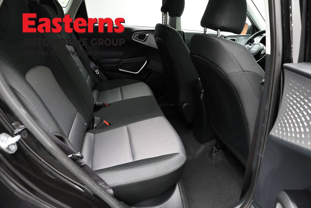 Used 2025 Kia Soul LX w/ LX Technology Package FWD image 22