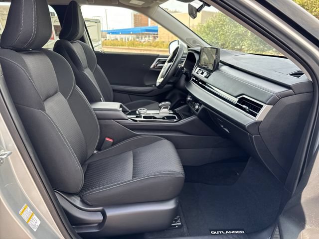 Used 2025 Mitsubishi Outlander ES AWD/4WD image 29