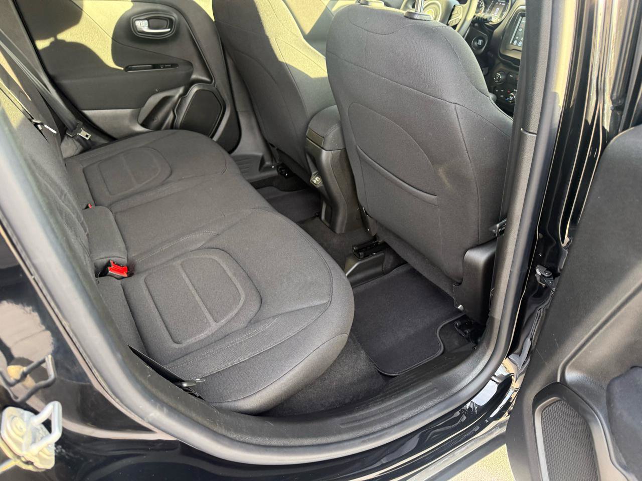 Used 2020 Jeep Renegade Latitude image 17
