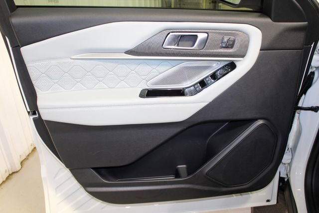 Used 2025 Ford Explorer Platinum w/ Ultimate Package image 9