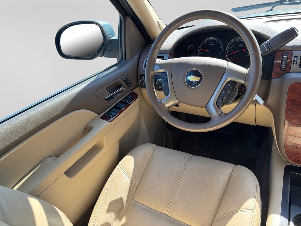 Used 2010 Chevrolet Tahoe LT w/ Luxury Package AWD/4WD image 18