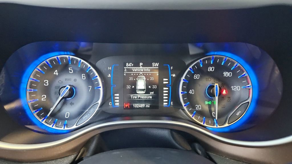 Used 2023 Chrysler Voyager LX image 17