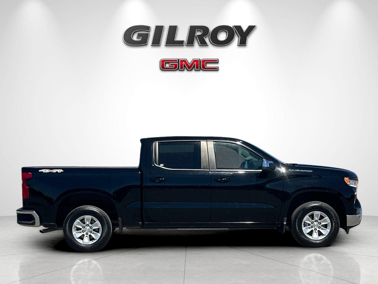 Used 2025 Chevrolet Silverado 1500 LT AWD/4WD image 2