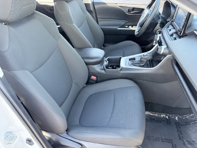 Used 2022 Toyota RAV4 LE AWD/4WD image 11