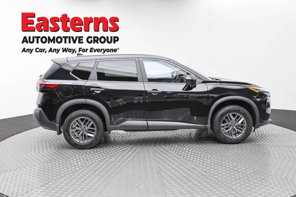 Used 2023 Nissan Rogue S AWD/4WD image 5