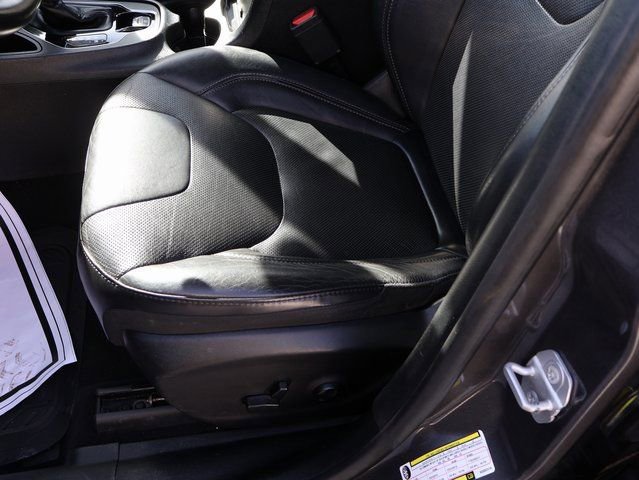 Used 2019 Jeep Cherokee Limited image 39