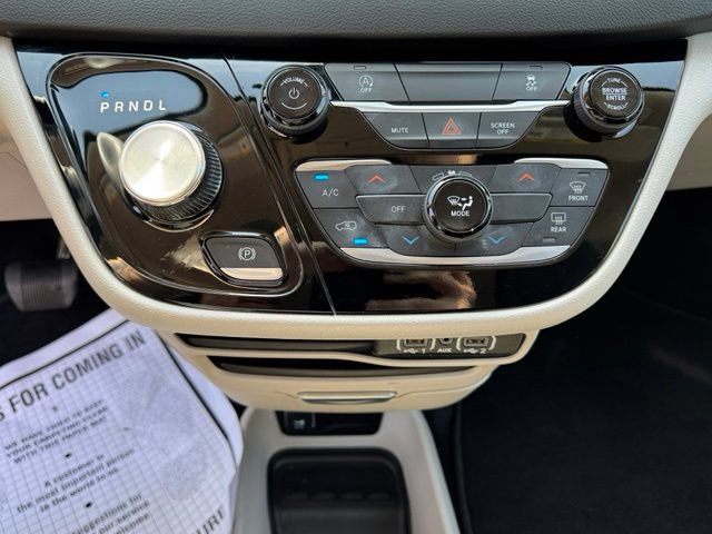 Used 2023 Chrysler Voyager LX FWD image 18